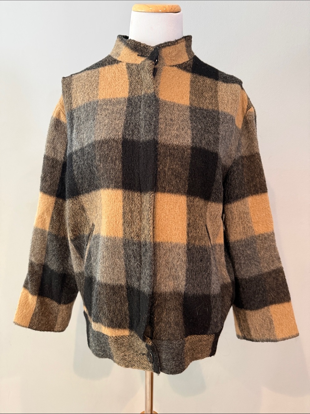 Super cute vintage 80s Cozy Plaid Zip-Front Jacket in Tan  & Charcoal